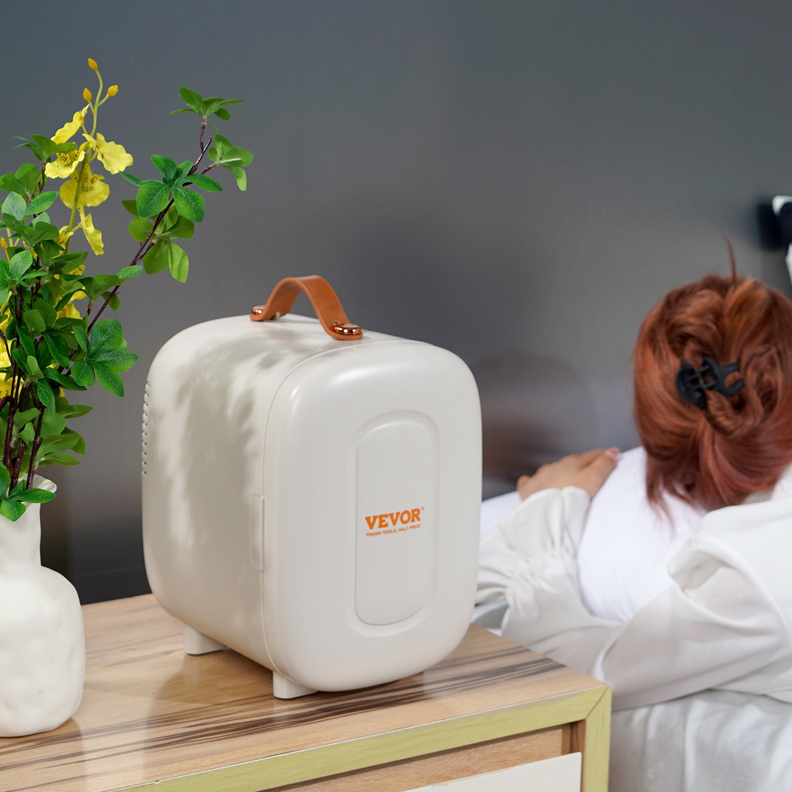 Mini Skin Care Fridge, 4L 6 Can Cute Makeup Fridge For Cosmetics, Beverage, Fruit Milk, AC DC Cooler & Warmer