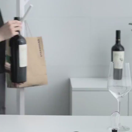 Vibrato pump creative bottle opener